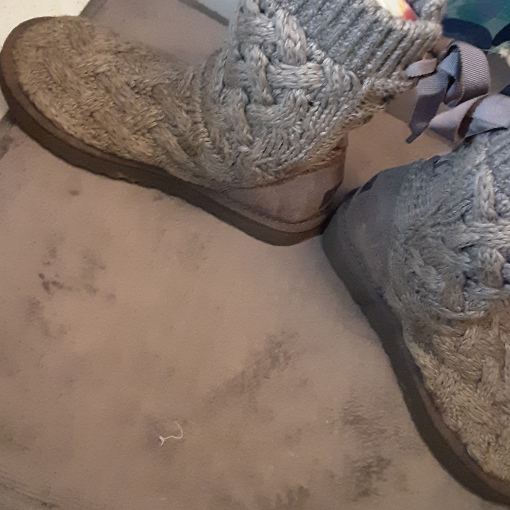 UGG Bundle - Picture 4 of 6